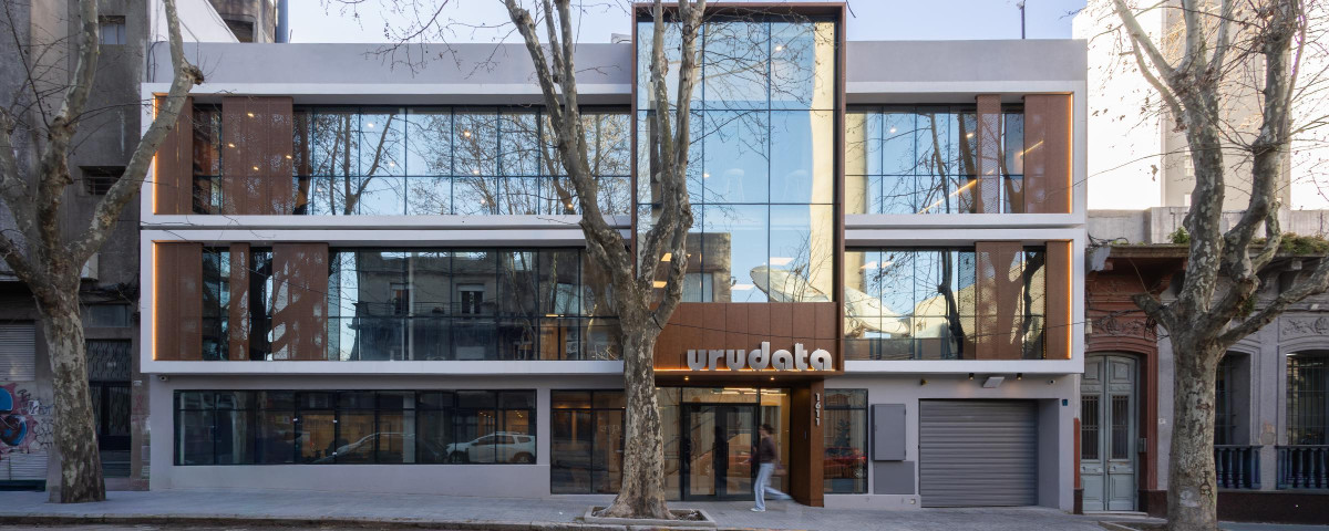 EDIFICIO DE OFICINAS URUDATA